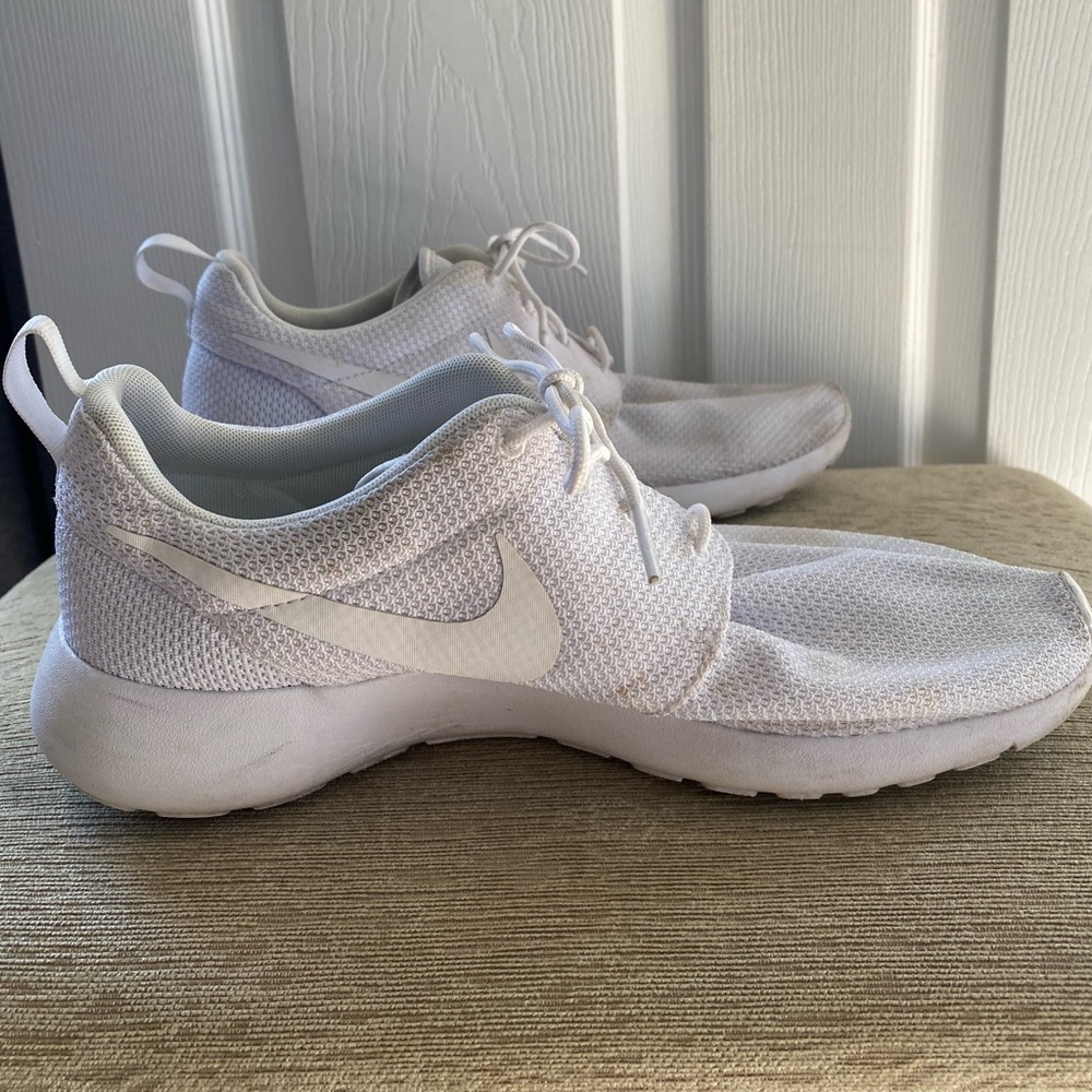Men’s Nike Roshe Sneakers